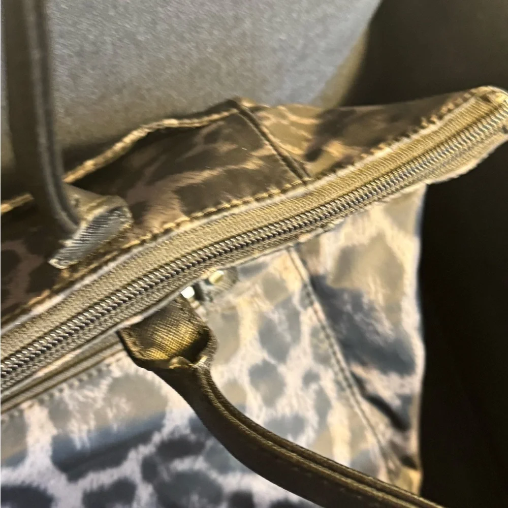 Michael KORS Kelsey black and gray leopard nylon medium shoulder purse